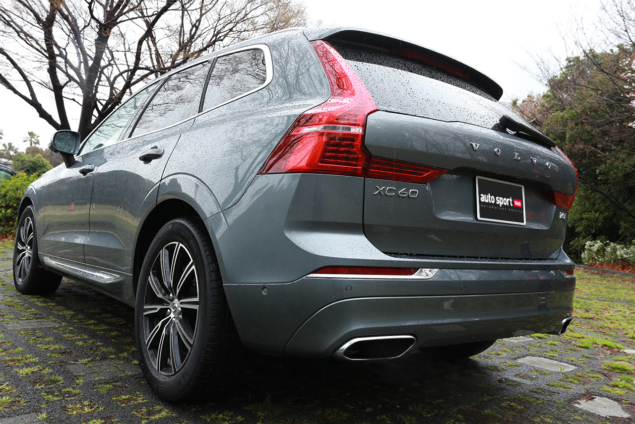 ボルボXC60（リヤ）