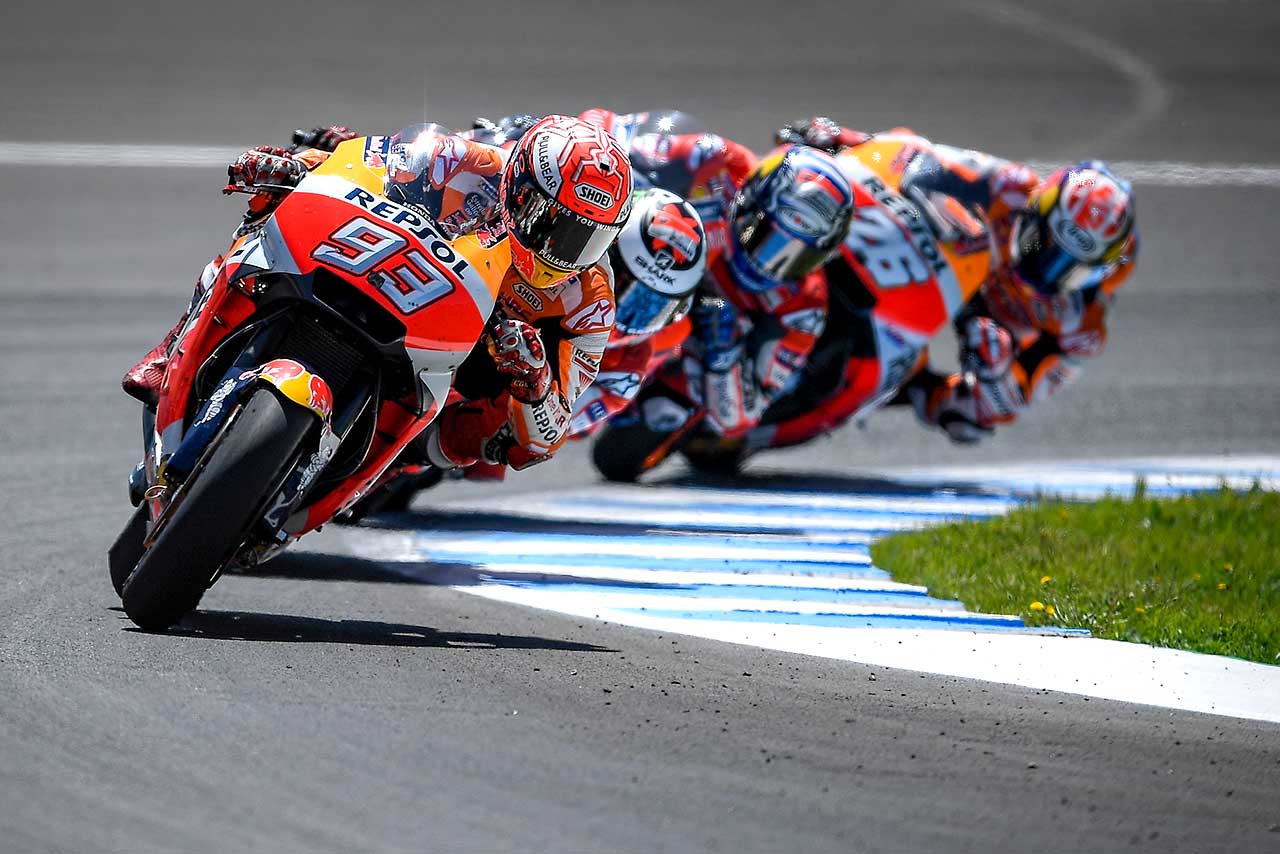 8周目にロレンソからトップを奪うと、マルケスはそのままチェッカーを受けた