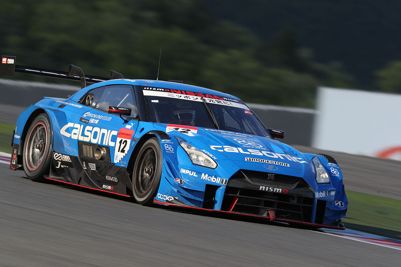 予選アタックで四輪脱輪がありベストタイム抹消の憂き目にあったカルソニック IMPUL GT-R