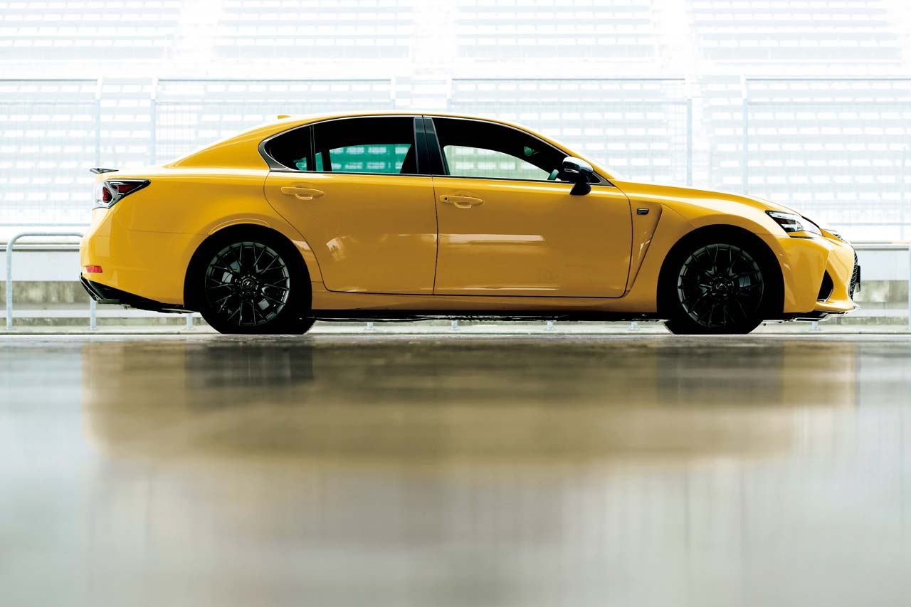 レクサスGS F（ネープルスイエローコントラストレイヤリング）
