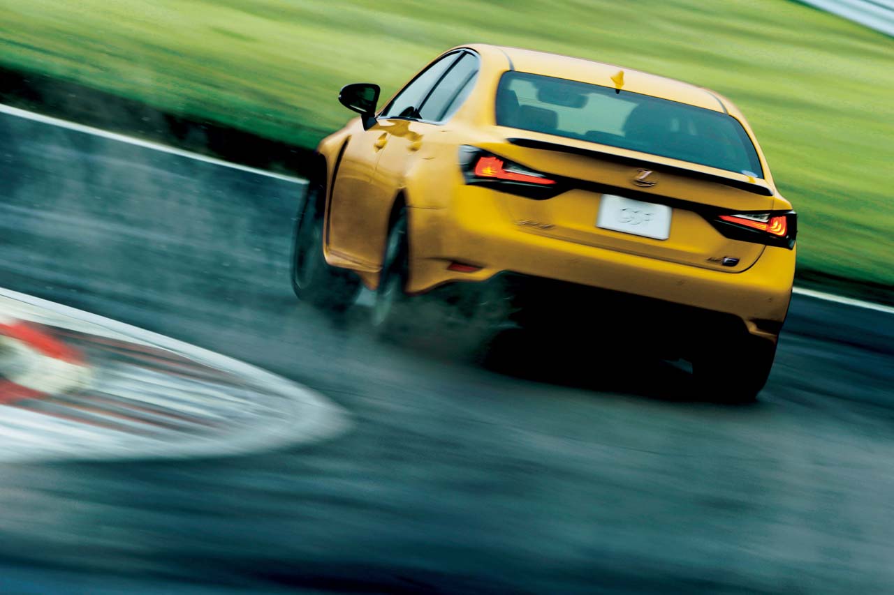 レクサスGS F（ネープルスイエローコントラストレイヤリング）