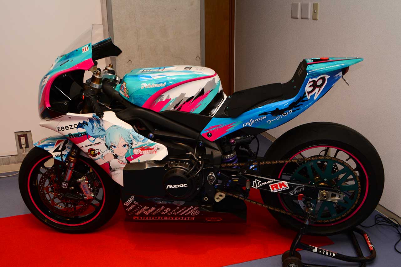 前モデルの韋駄天。車格は韋駄天Xよりも大きめ