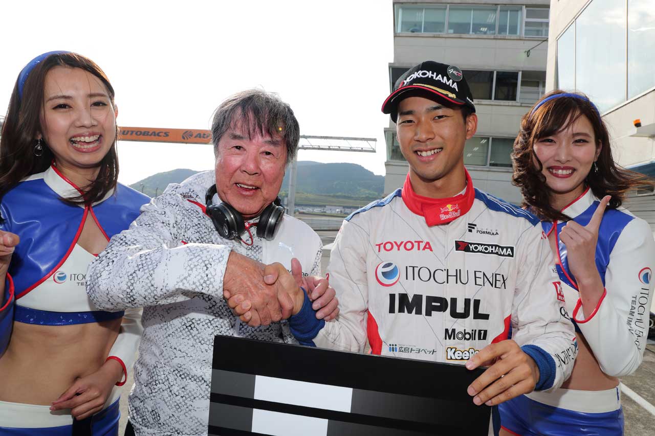 星野一義監督と平川亮（ITOCHU ENEX TEAM IMPUL）