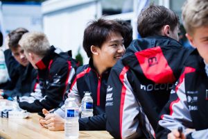 万璃音はモトパーク在籍2年目。チームとも打ち解けている