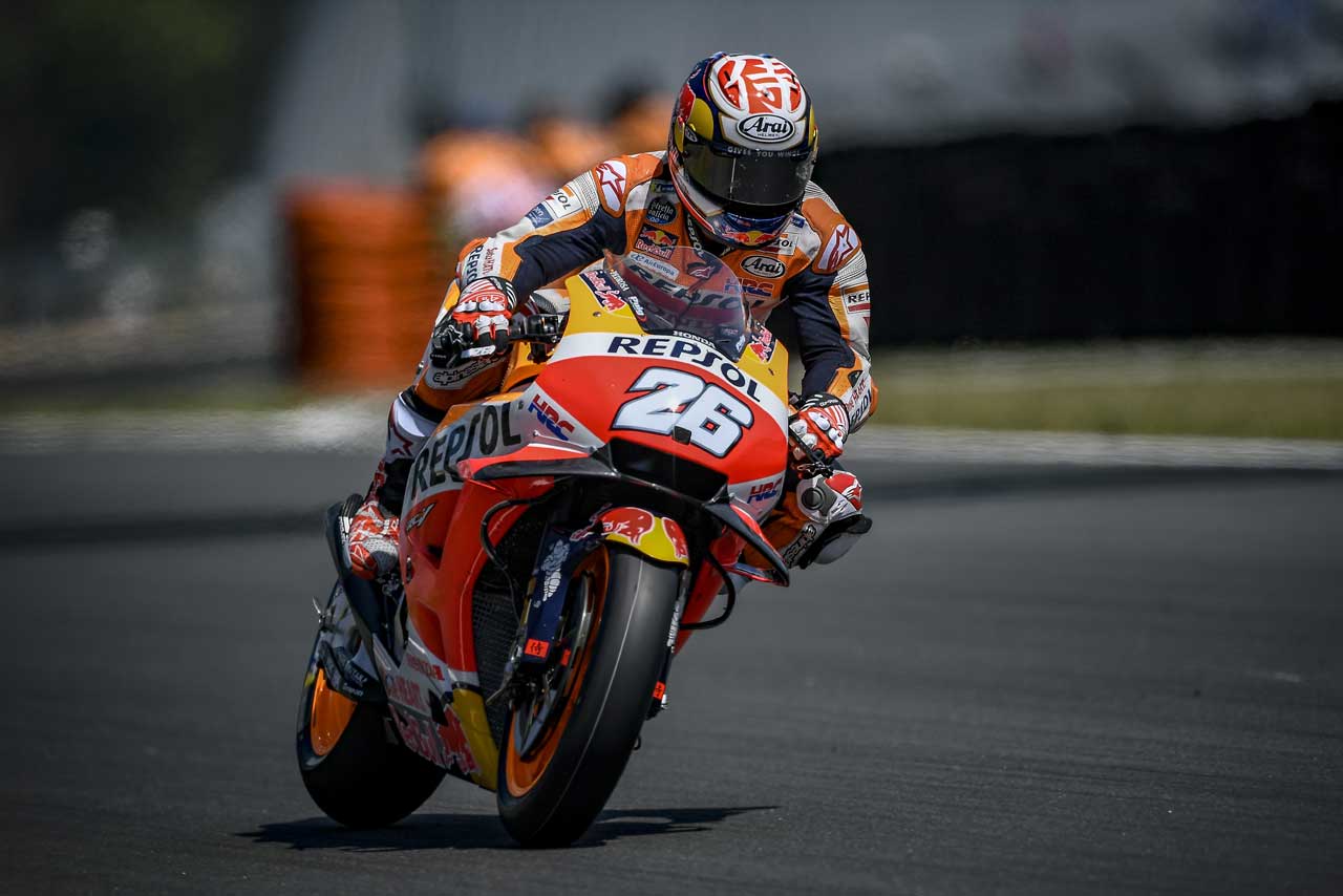 マルケスと仕様の異なるエアロフェアリングを使うダニ・ペドロサ