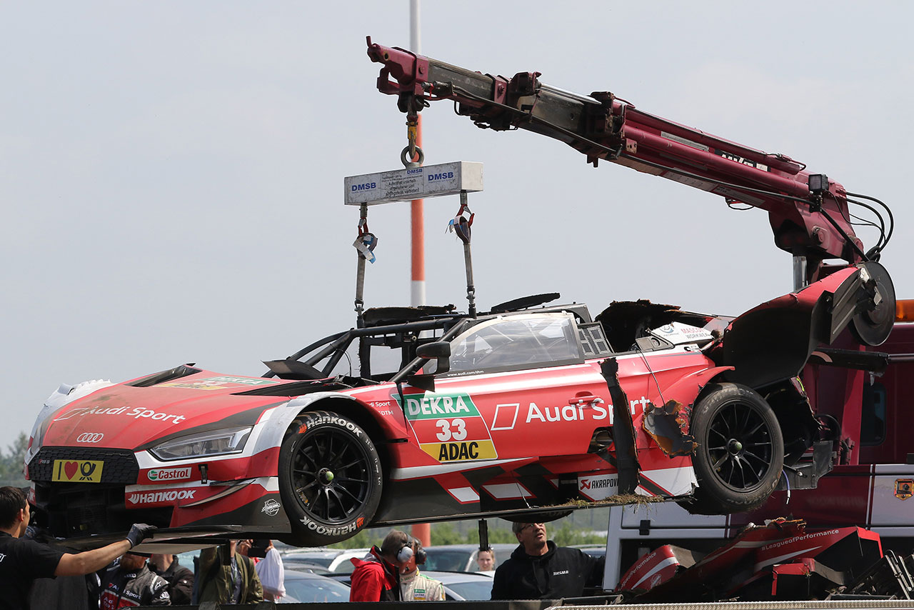 クラッシュして大破したアウディRS5 DTM