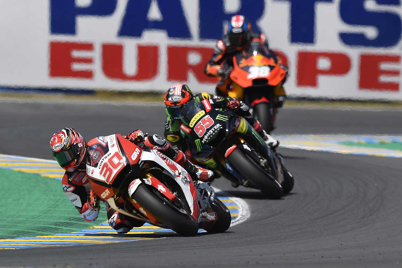 レース中盤まで、クラッチローの後ろにつき、ハフィス・シャーリンともバトルを展開した