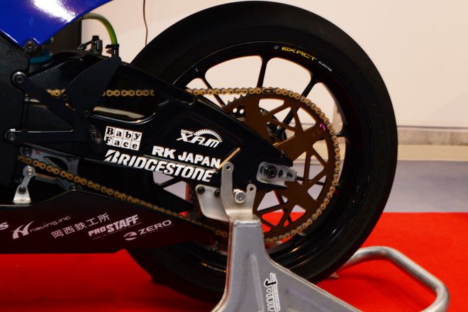 スプロケットが大きいのは減速比をファイナルで調整するため