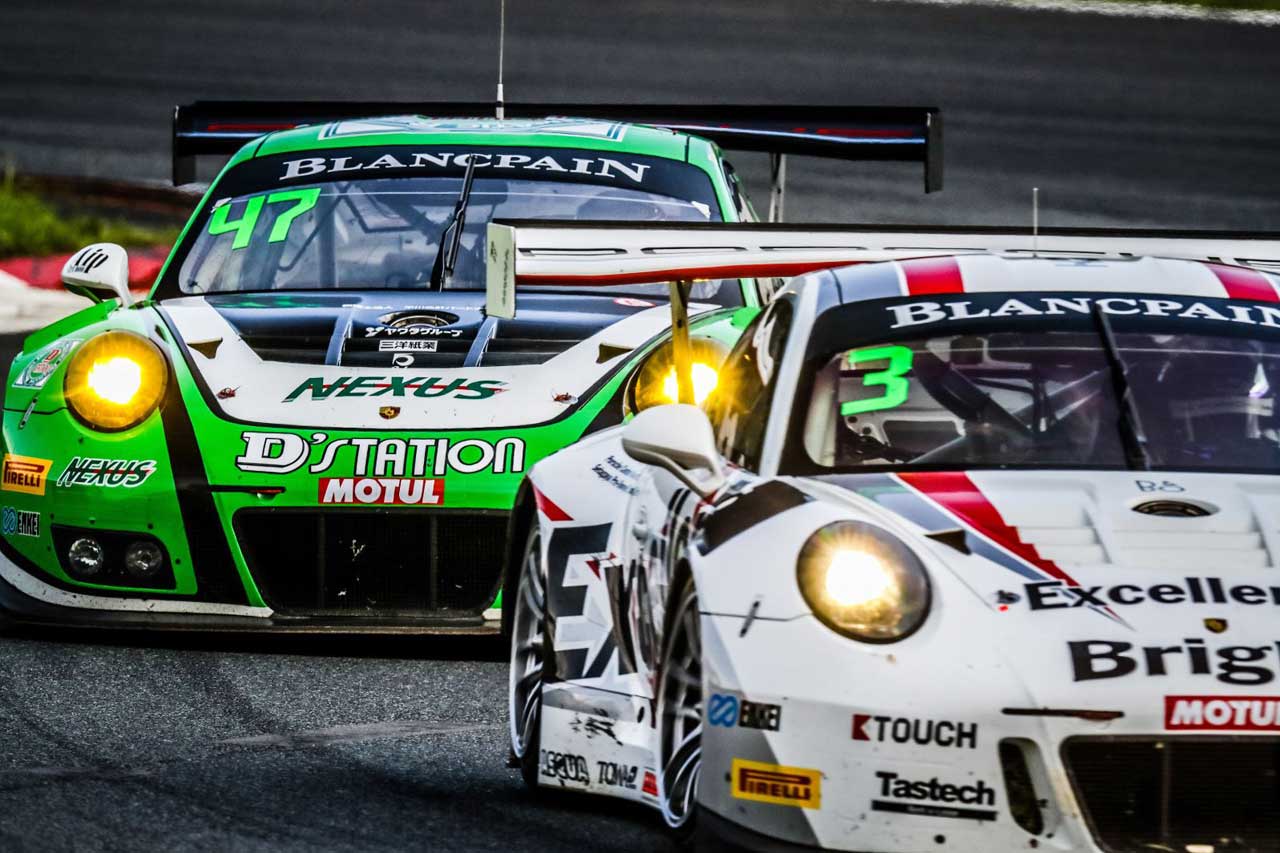 D’Station Racing（左）Porsche Team EBI（右）のポルシェ911 GT3 R