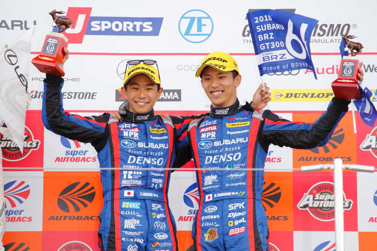 3位表彰台を獲得した井口卓人（左）と山内英輝（右）