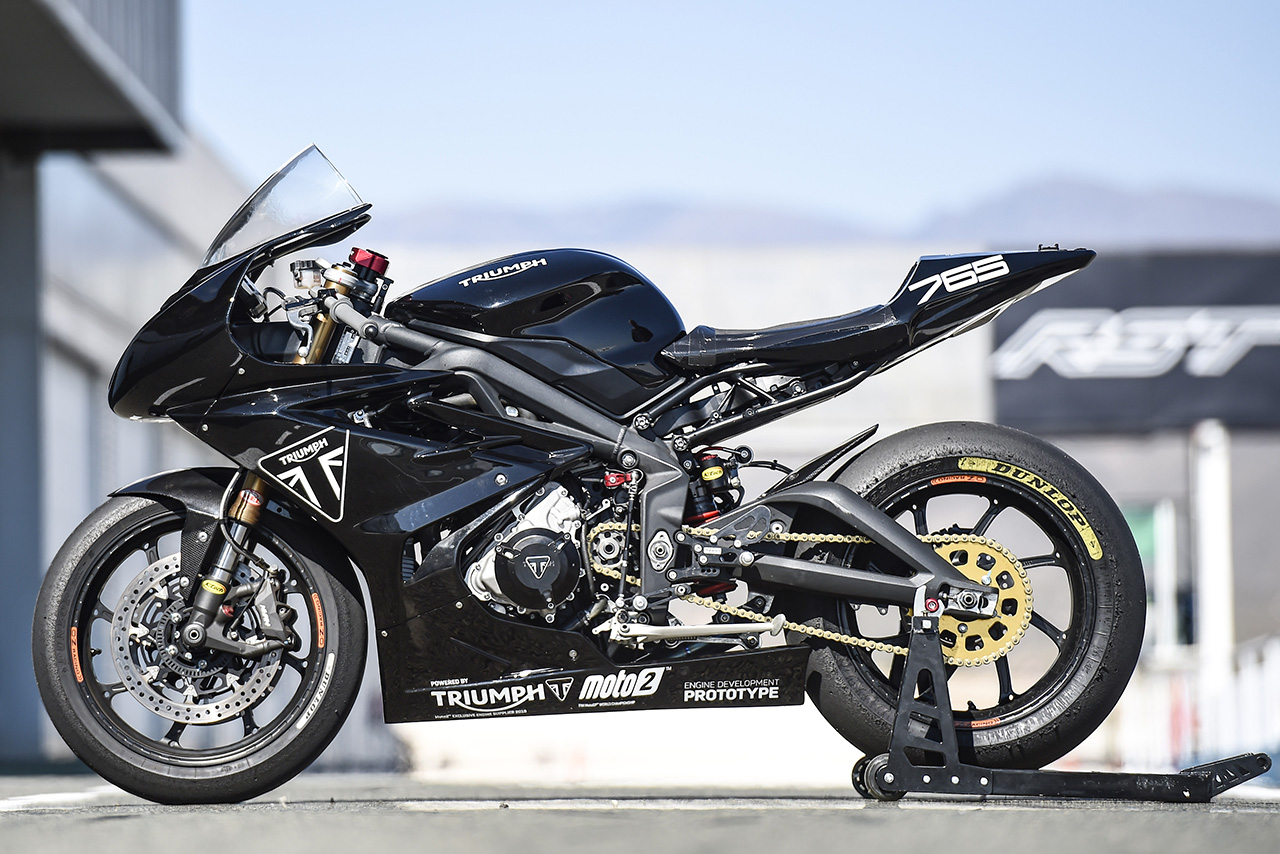 トライアンフのMoto2エンジン開発テスト車（サイド）
