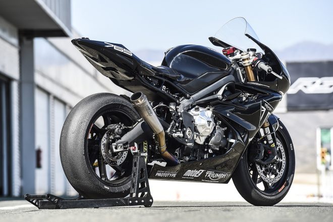 トライアンフのMoto2エンジン開発テスト車（リア）