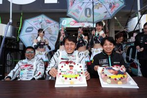 左から片岡龍也、谷口信輝、片山右京監督