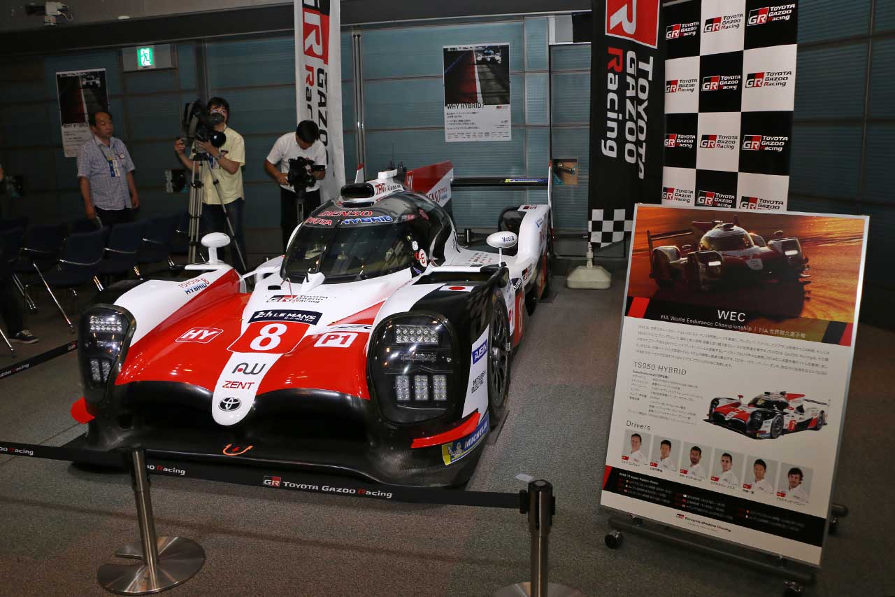 2018年カラーリングが施されたトヨタTS050ハイブリッド