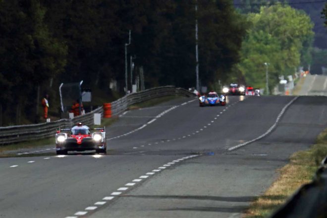 サルト・サーキット名物のユノディエール・ストレート