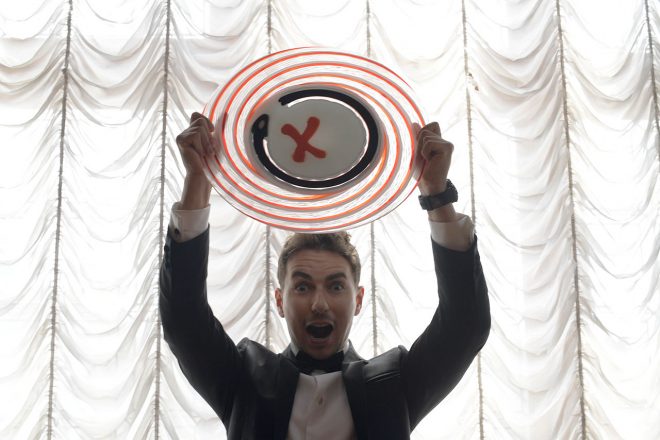 ヴェネチアンガラスのプレート。ロレンソマークが描かれている