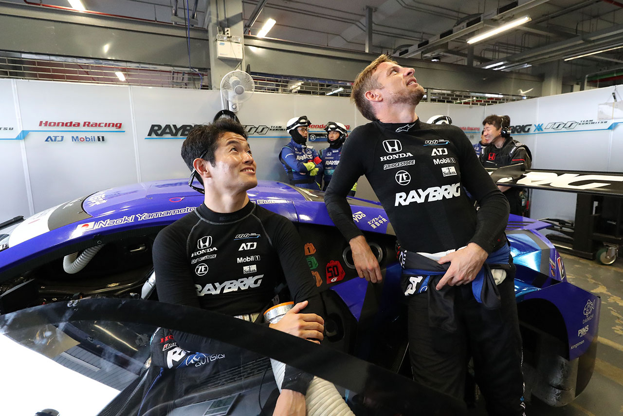 山本尚貴とジェンソン・バトン（RAYBRIG NSX-GT）