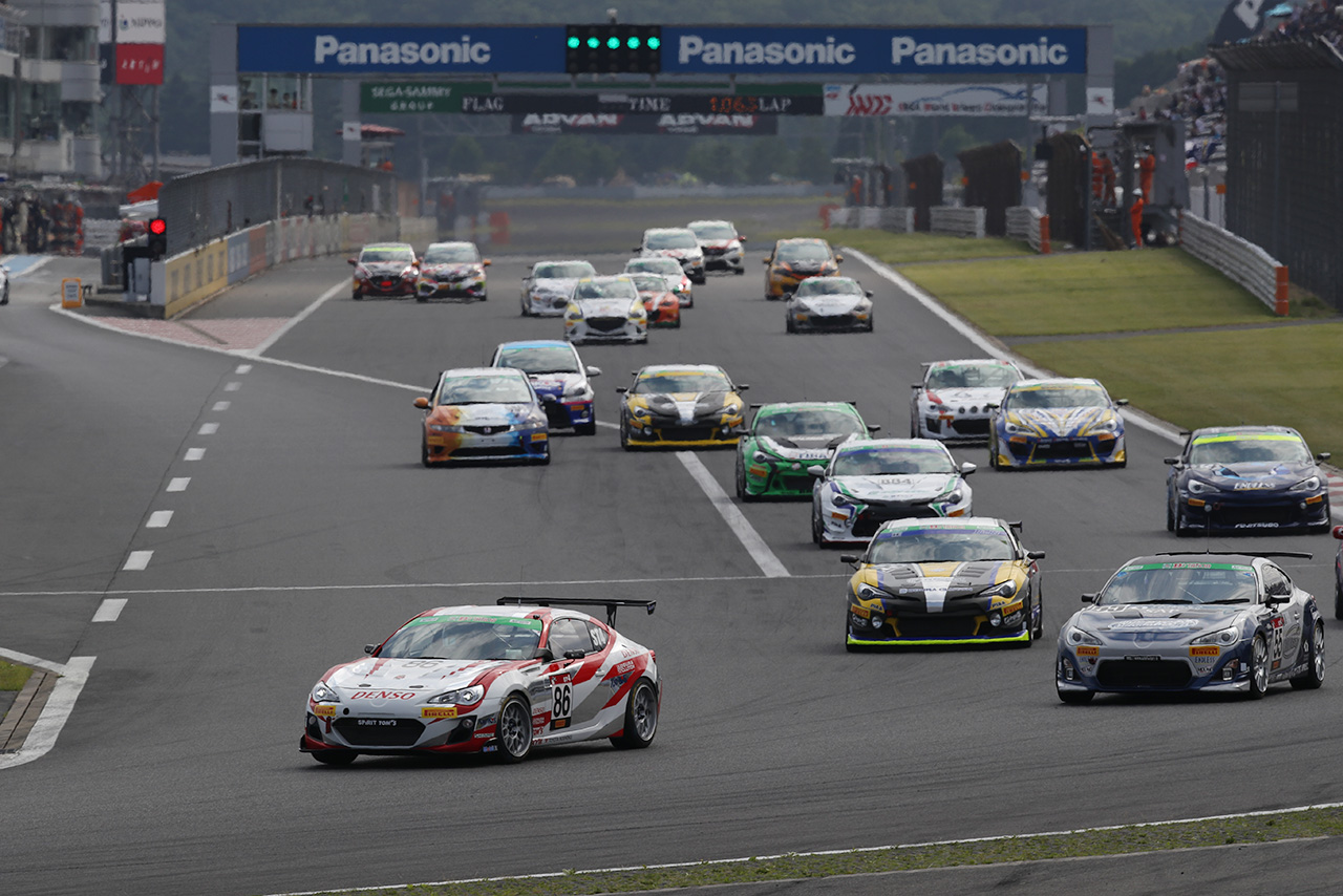 グループ2のホールショットは86号車TOM’S SPIRIT 86（松井孝允／坪井翔／中山雄一／蒲生尚弥組）が決める