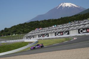 日曜日の午前5時には青空が広がり富士山が現れた