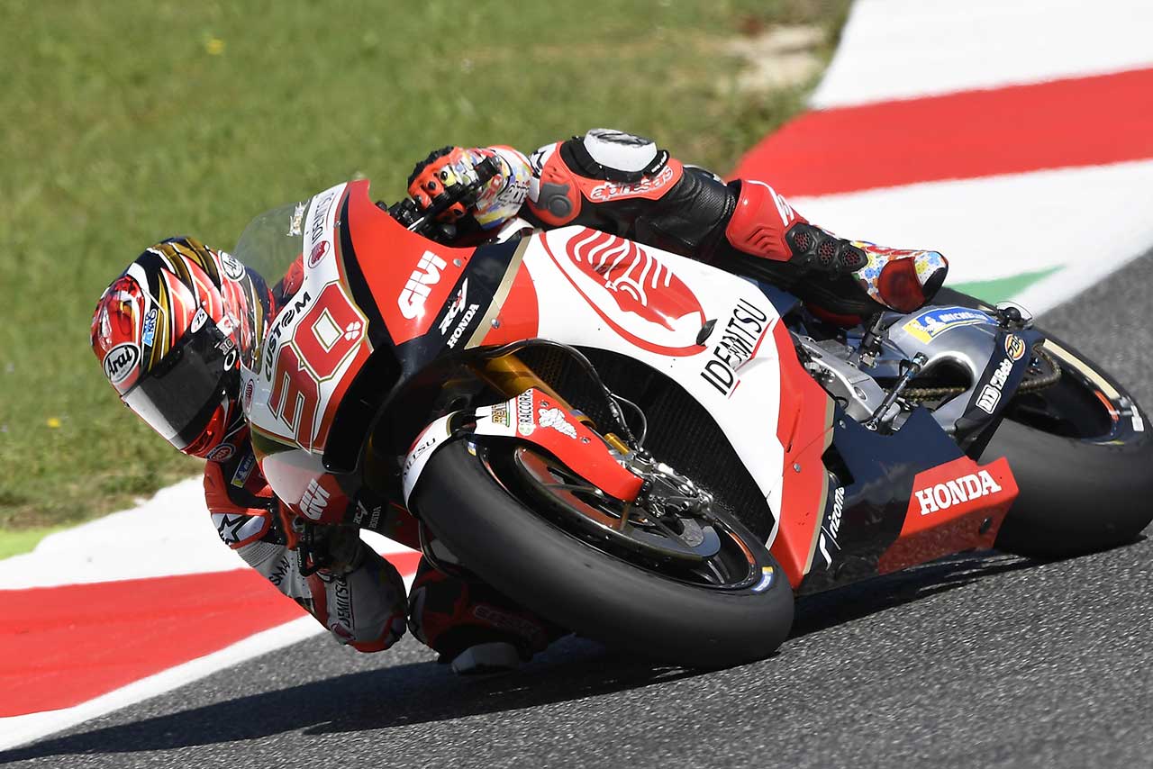 転倒した中上はピットに戻ったが、「どうしても走りぬきたい」とチームに話したという