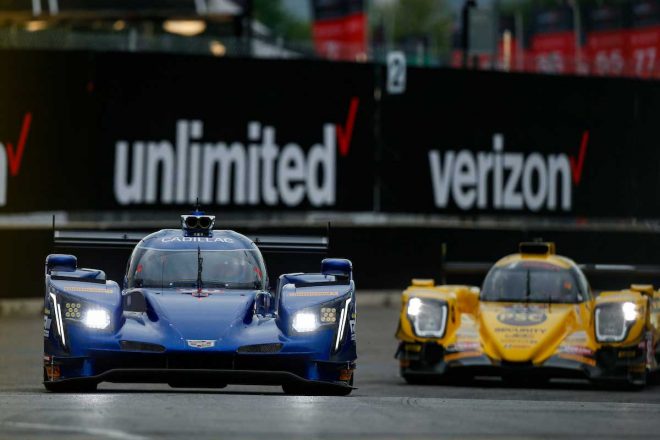 第2戦セブリング以来、3戦ぶりに復帰した90号車キャデラックDPi-V.R（左）