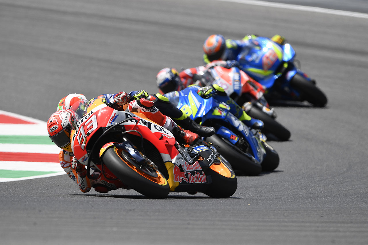 序盤は2番手にまで浮上し、トップを走っていたロレンソを追っていたマルケス