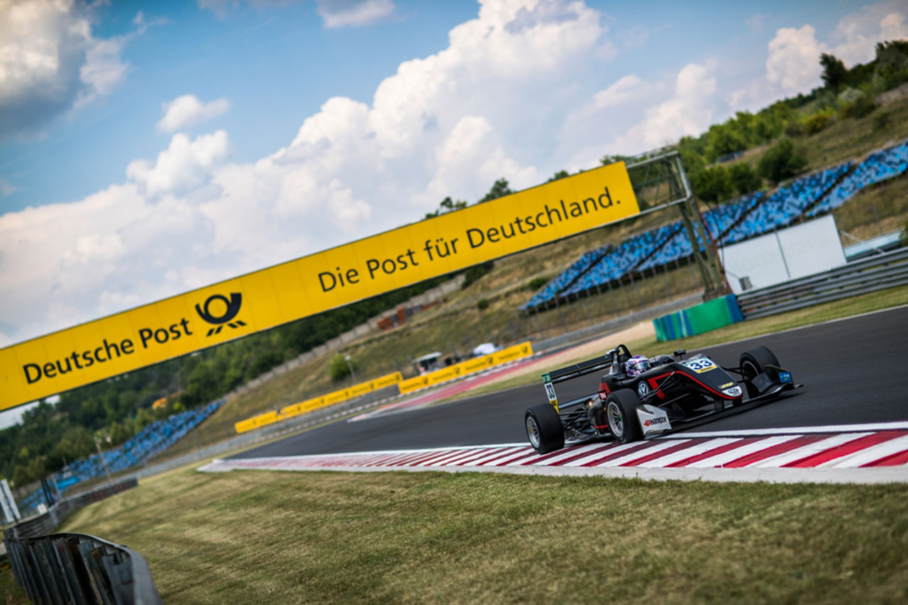 佐藤万璃音（モトパーク）