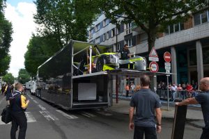 車検場に到着したENSO CLM P1／01・ニスモ