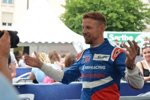 笑顔でインタビューに応えるジェンソン・バトン