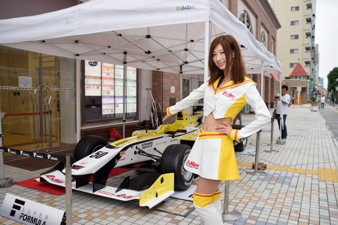 アミューあつぎには現行マシンであるSF14も登場。乗車体験も行われた