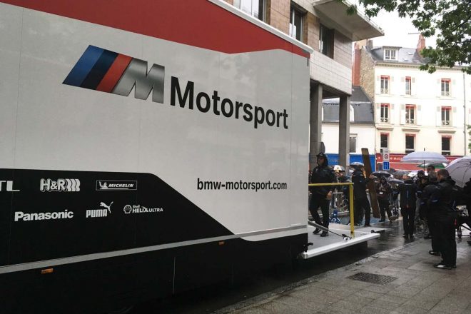ル・マンデビューを果たすBMWチームMTEKのトランスポーター