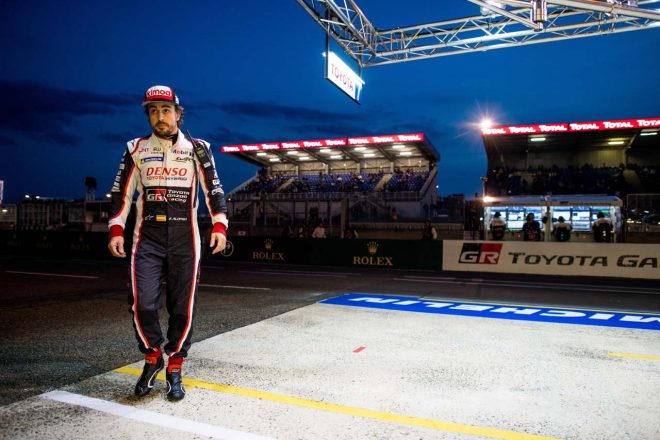 ル・マンでの初ナイトランを経験したフェルナンド・アロンソ