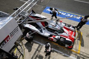 小林可夢偉、マイク・コンウェイ、ホセ-マリア・ロペス組の7号車トヨタ