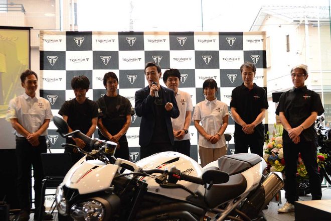 トライアンフ東京オープン1周年記念のトークセッションでは店舗スタッフを含む関係者が壇上に上がった