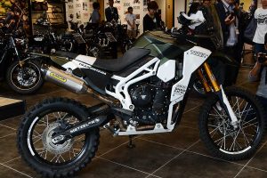 タイガー800XCをベースに約30項目の変更が加えられている