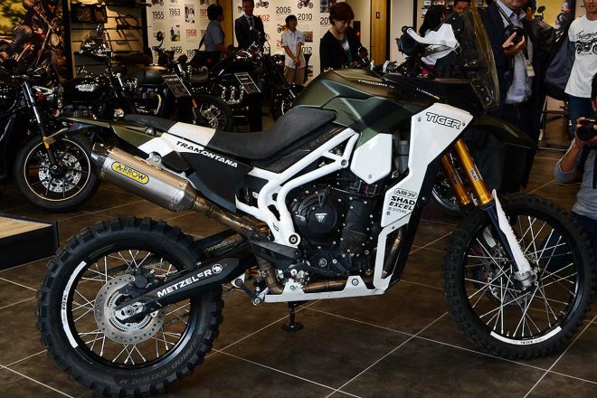 タイガー800XCをベースに約30項目の変更が加えられている