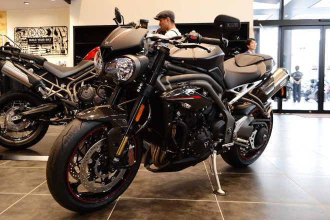 新型スピードトリプルRS（マットジェットブラック）