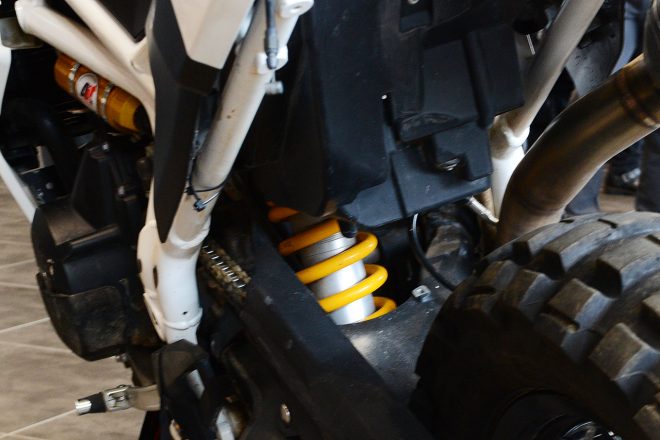 オーリンズ製STX46フルアジャスタブル・リアショック・ユニット