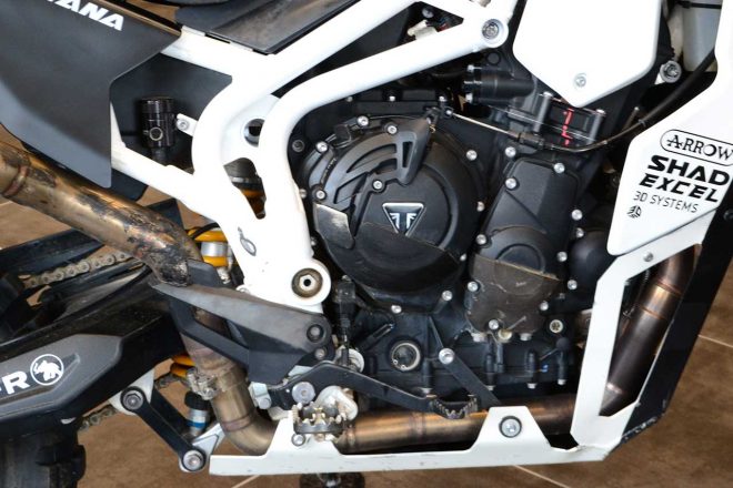 タイガー800XCをベースに変更が加えられたが、基本的には量産パーツ、販売されているアクセサリーが使われている