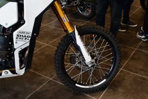 オーリンズ製RXF48フルアジャスタブルフロントフォークとTTX22カートリッジを組み合わせる