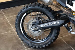 310mmのリヤホイールは可動域が確保されている