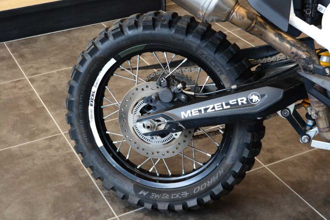 310mmのリヤホイールは可動域が確保されている