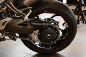 スイングアームは片持ち式