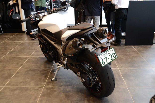 2本出しのマフラー。後ろに姿にも重厚感が漂う