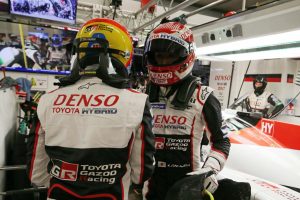 フェルナンド・アロンソ(左)と中嶋一貴(右)