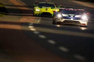 68号車フォードGTと97号車アストンマーチン・バンテージAMR