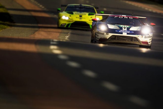 68号車フォードGTと97号車アストンマーチン・バンテージAMR