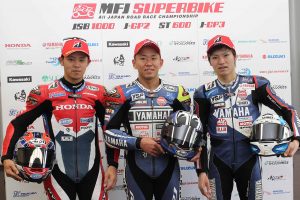 レース2の会見に臨んだ中須賀克行(YAMAHA FACTORY RACING TEAM)、高橋巧(Team HRC)、野左根航汰(YAMAHA FACTORY RACING TEAM #5)