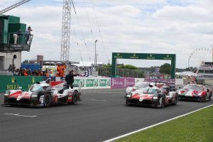 トヨタは2台のTS050ハイブリッドがそろってチェッカー。ワン・ツー・フィニッシュを達成した