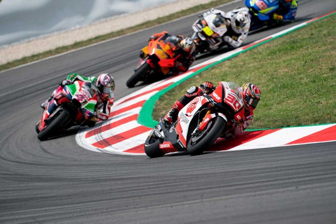 オープニングラップで大きく順位を落とし、追い上げのレースになった